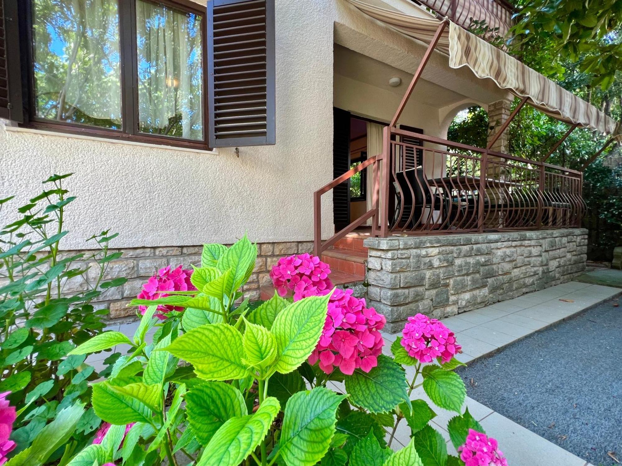 Apartmani Rosa Турань Екстер'єр фото